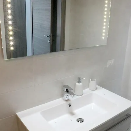 Paradeisos Sas Aparthotel Somma Lombardo