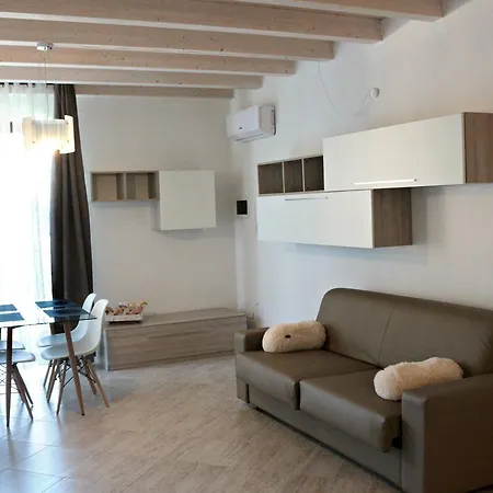 Paradeisos Sas Aparthotel