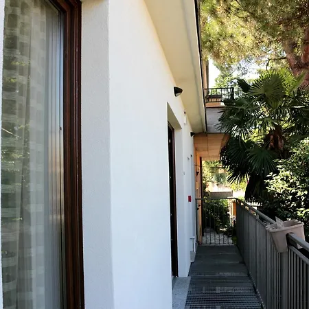 Paradeisos Sas