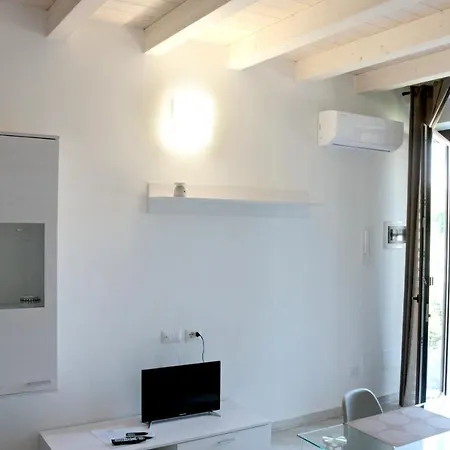 Paradeisos Sas Aparthotel Somma Lombardo