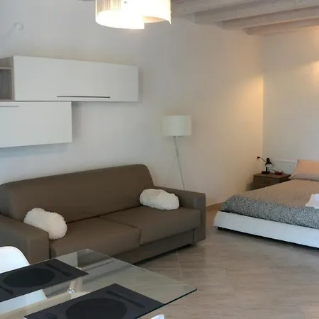 Paradeisos Sas Aparthotel Somma Lombardo