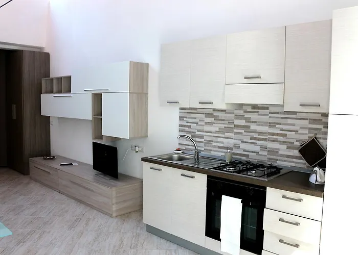 Paradeisos Sas 4* סומה לומברדו