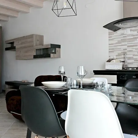 Paradeisos Sas Apartmanhotel *